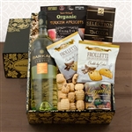 Kosher Certified Gift Box with Sauvignon Blanc combined with tasty snacks.